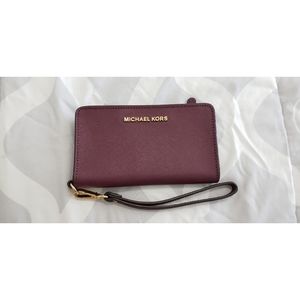 MICHAEL KORS - Burgundy Phone/Card Wristlet
